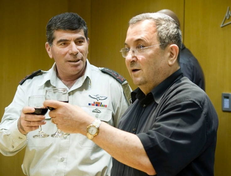 Former IDF chief Gabi Ashkenazi and Ehud Barak in better days. 